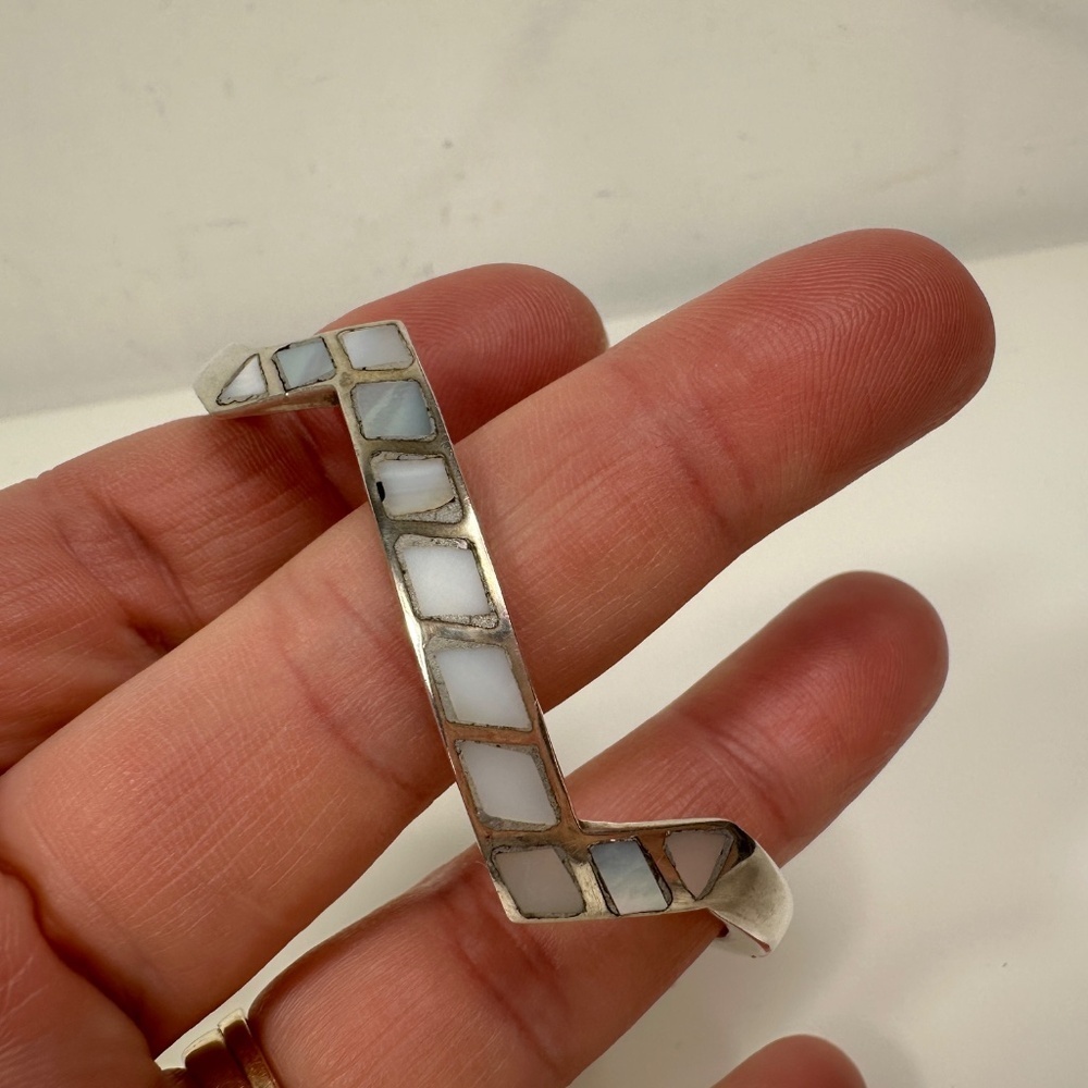Navajo Flush Mount Mother of Pearl Sterling Silver Cuff Bracelet - Picture 5 of 11